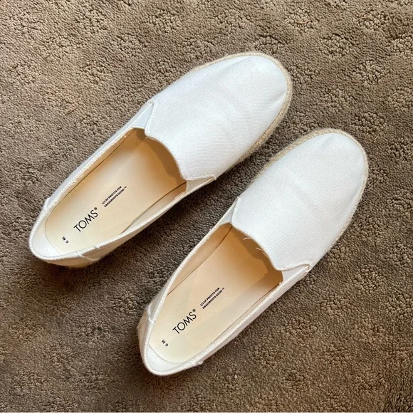 Like New TOMS Womens Palma White Canvas Slip On Espadrille Shoes size 9 - Picture 2 of 5